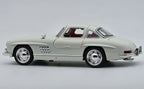 Brightlys Classic Vintage Coupe Diecast Model 1:24 Scale | Retro Luxury Collectible Car