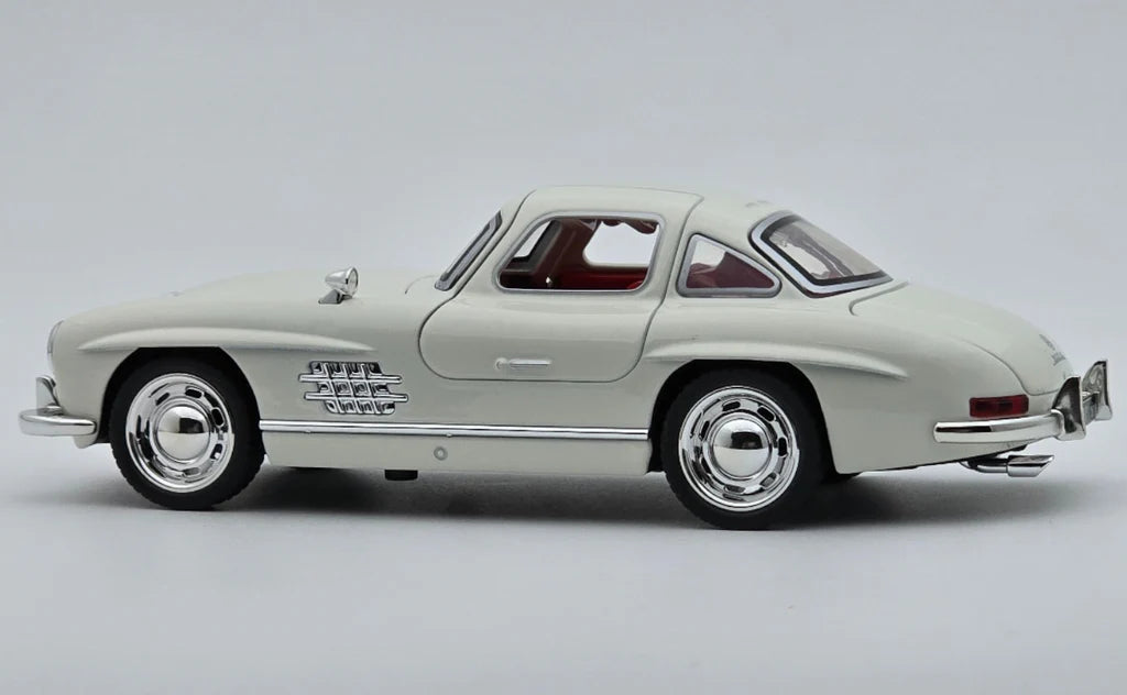 Brightlys Classic Vintage Coupe Diecast Model 1:24 Scale | Retro Luxury Collectible Car